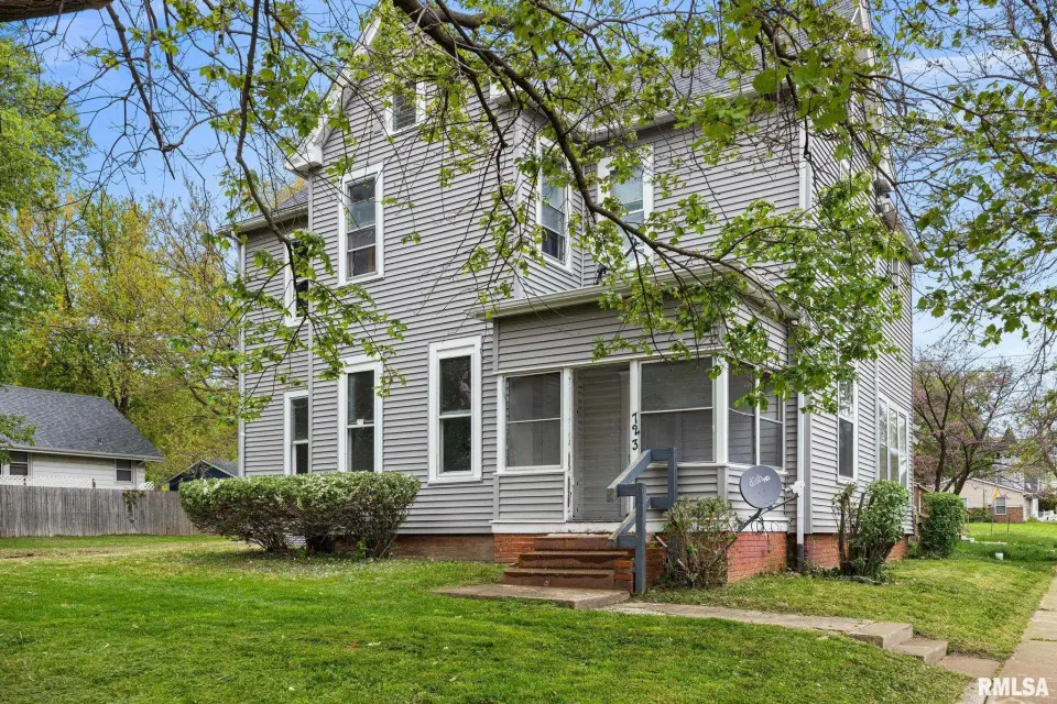 723 W Armstrong Avenue