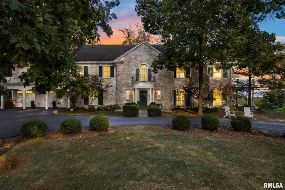 230 W Detweiller Drive