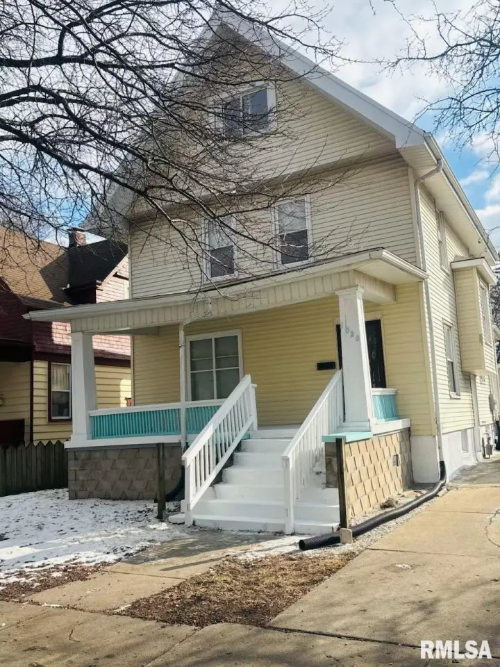 1820 W Bradley Avenue