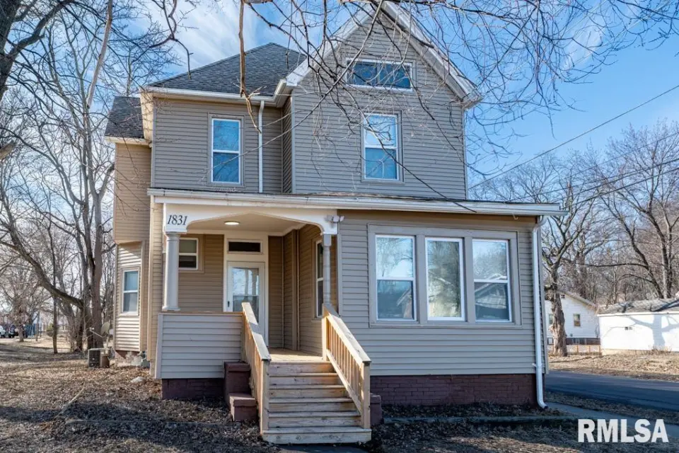 1831 N Linn Street