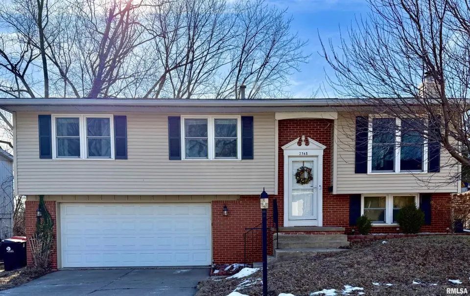 2348 W Carriage Lane