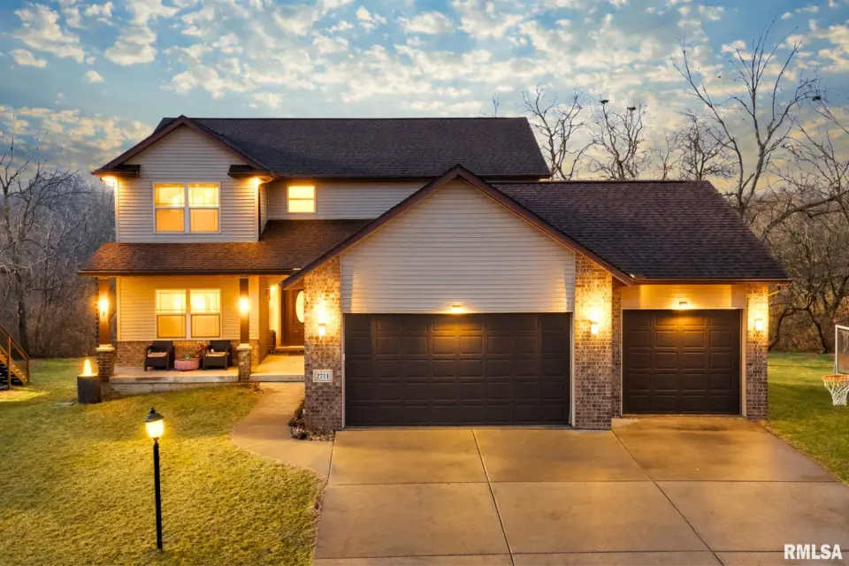 2714 W Stonehenge Court