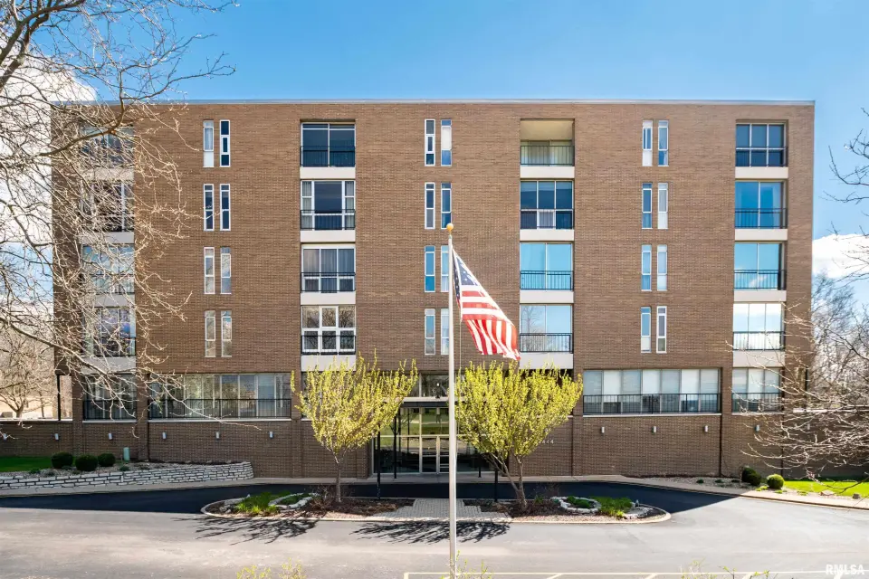 4444 N Knoxville Avenue 308