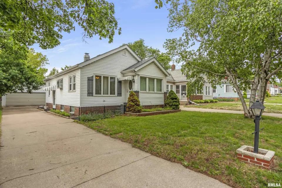 420 W Albany Avenue