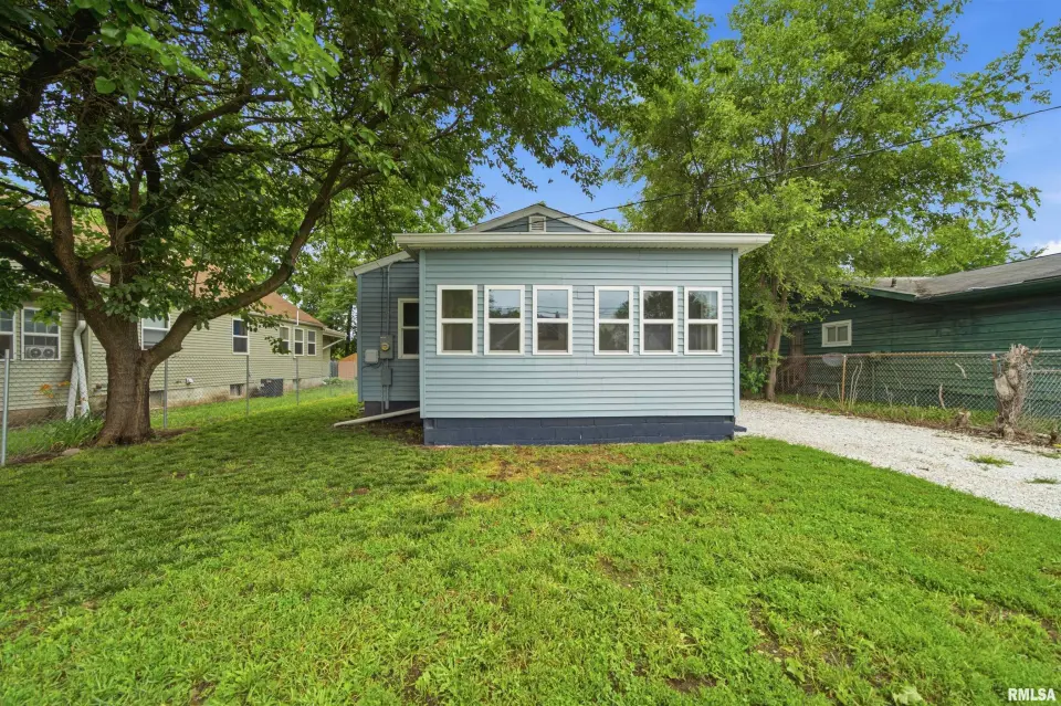 3203 W Augustana Avenue
