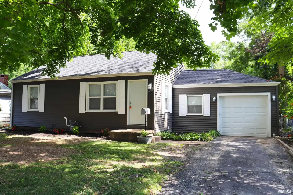 1208 W Willow Lane